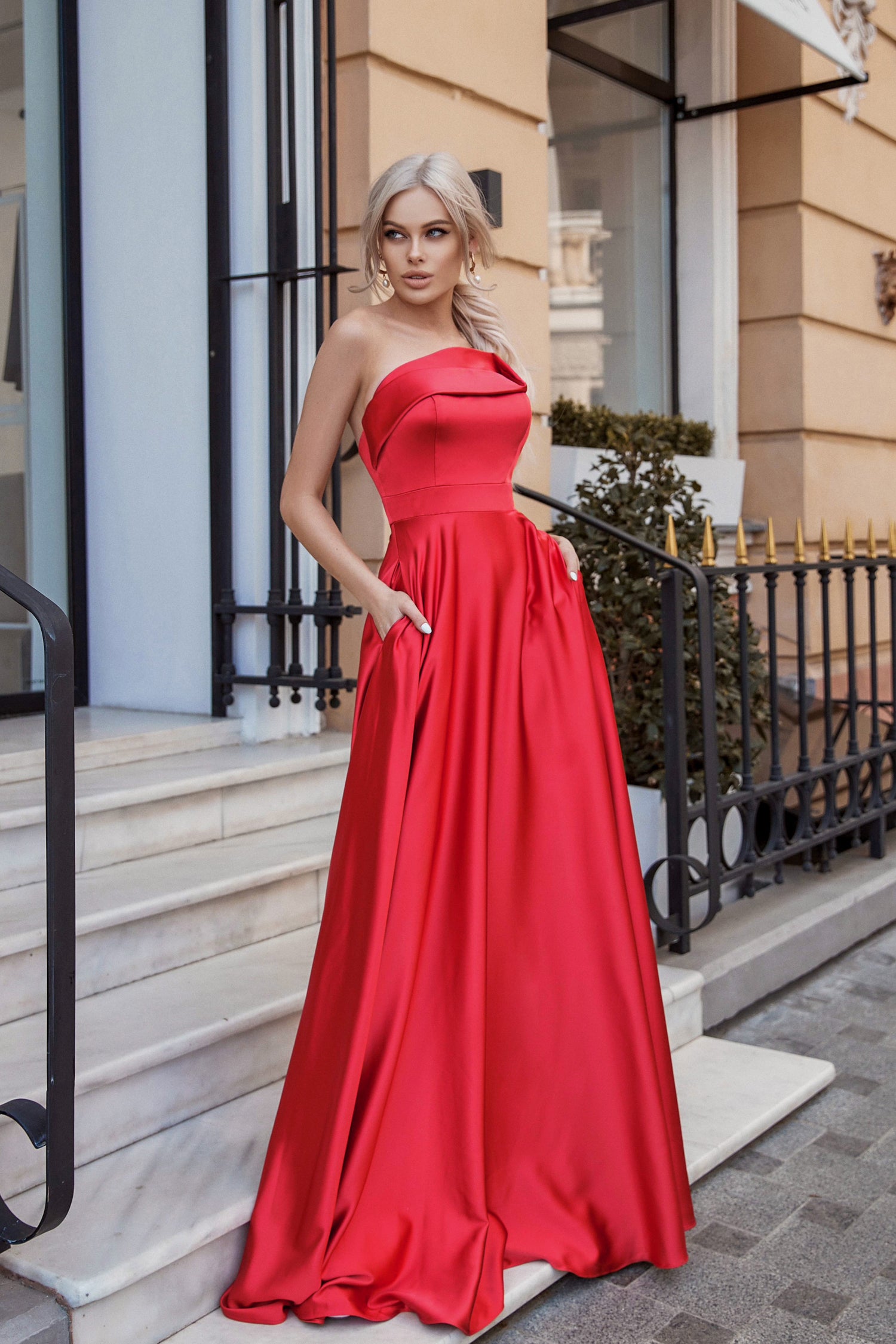 Red strapless deals formal dress