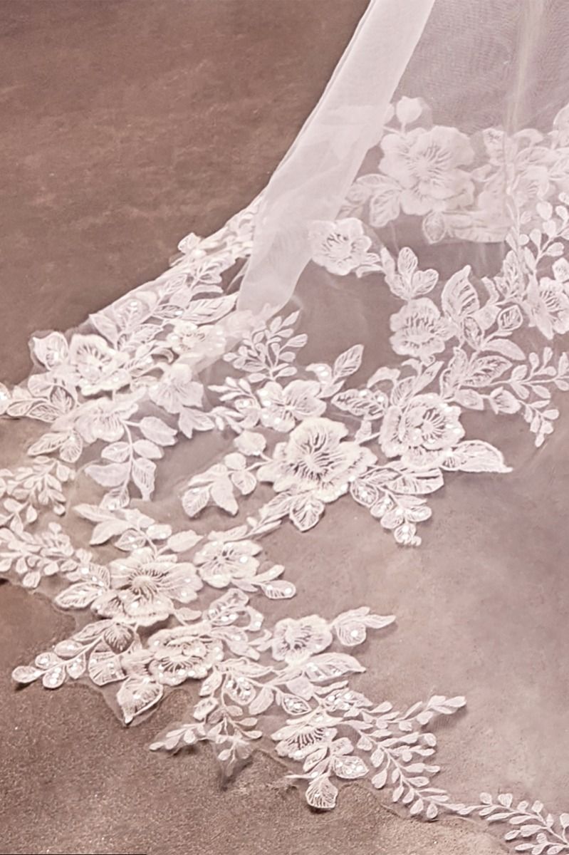 SANTORINI Floral Scalloped Lace Royal Length Wedding Bridal Veil