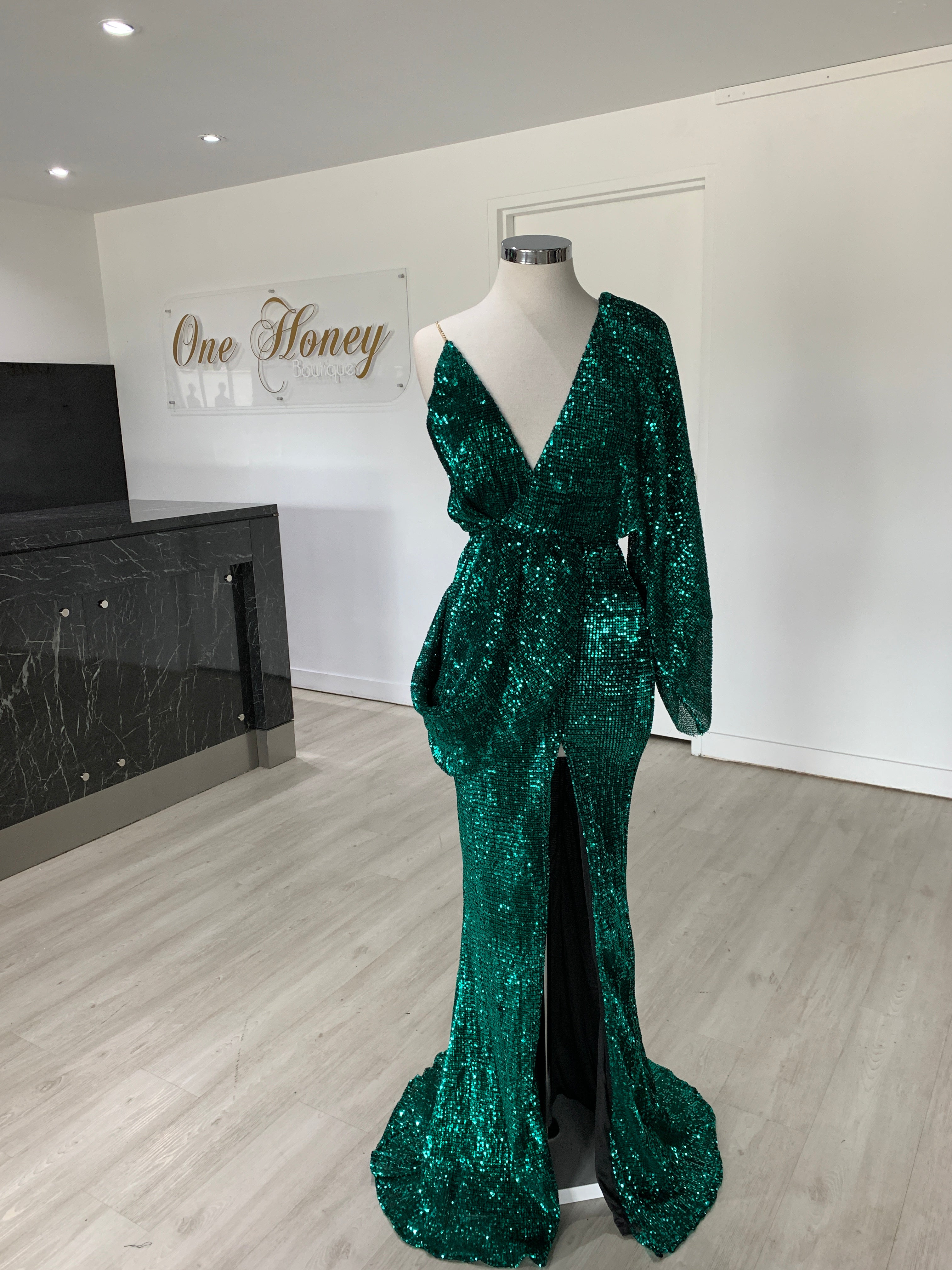 Honey Couture SHAKIRA Emerald Green One Sleeve Sequin