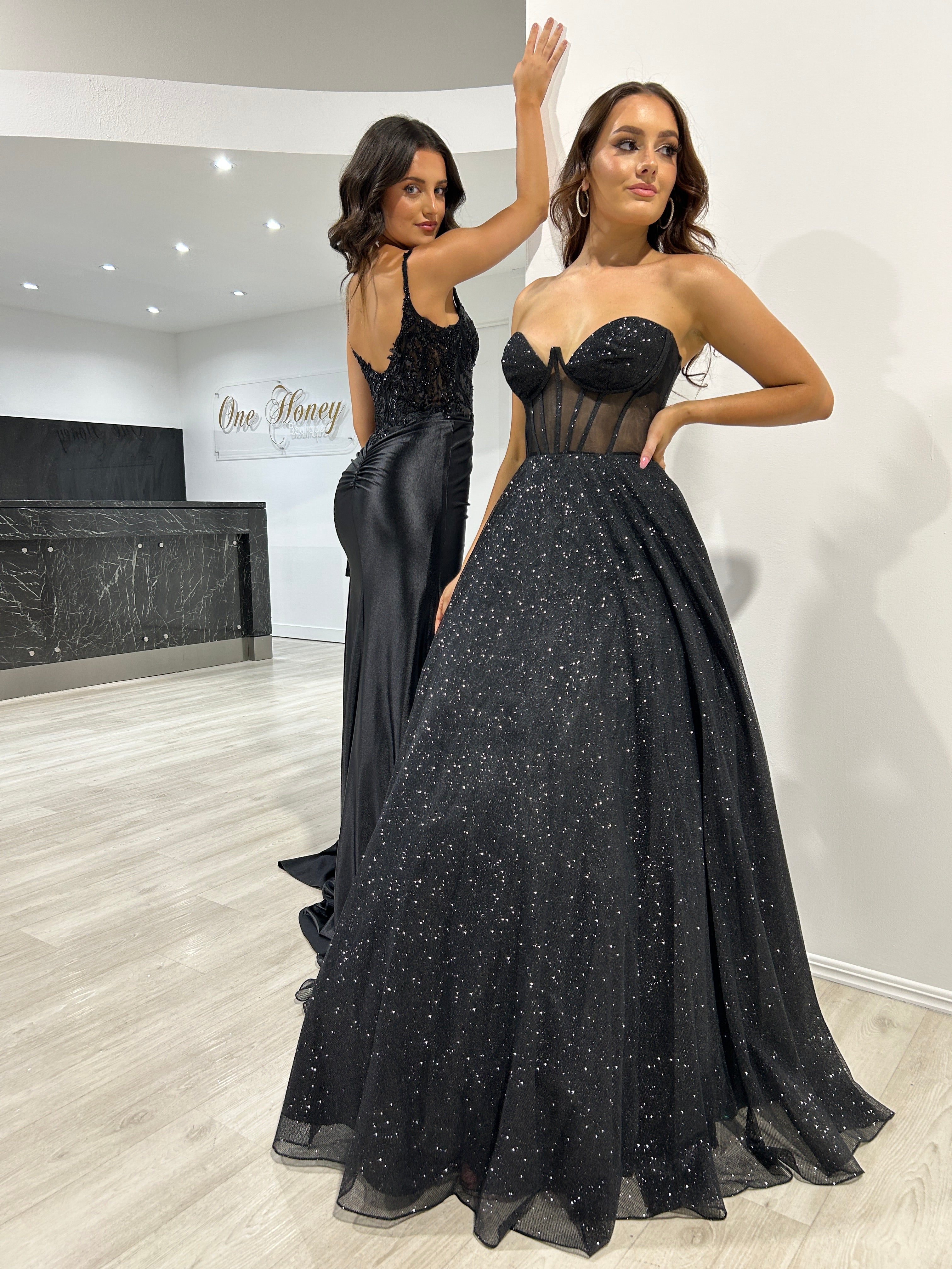 Charming Black Evening Dresses 2022 A-Line / Princess Off-The-Shoulder  Short Sleeve Backless Floor-Length / Long Evening Party Formal Dresses