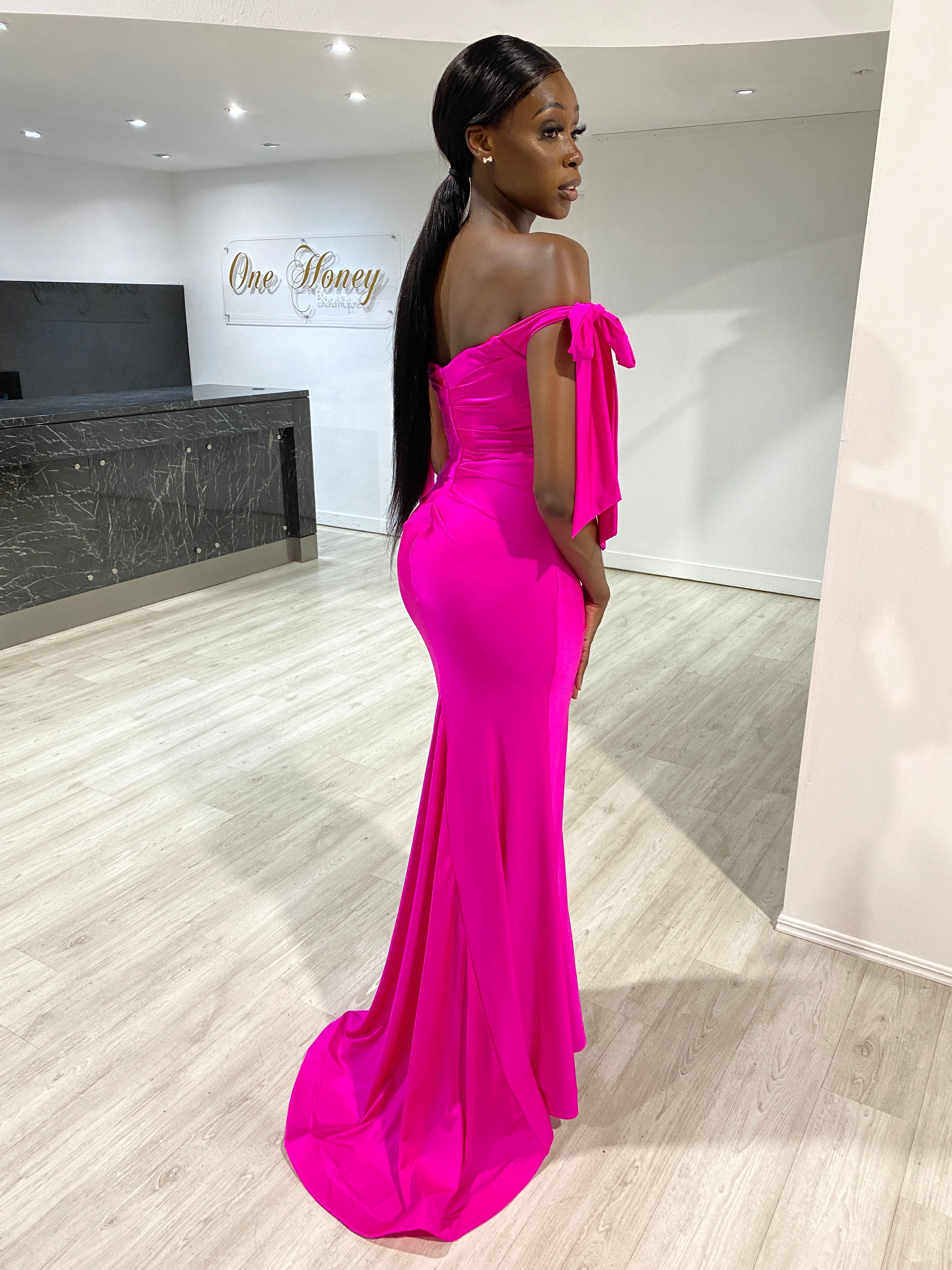 Hot pink hotsell mermaid gown